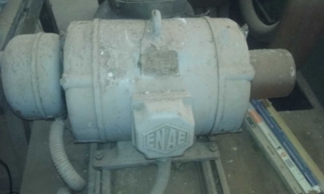 Motor eléctrico antigo 25cv ENAE. lagar, museu ou britadeira