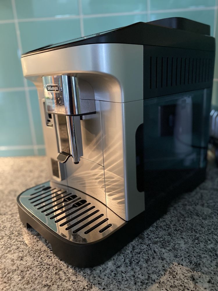 Máquina café grão e moído Delonghi