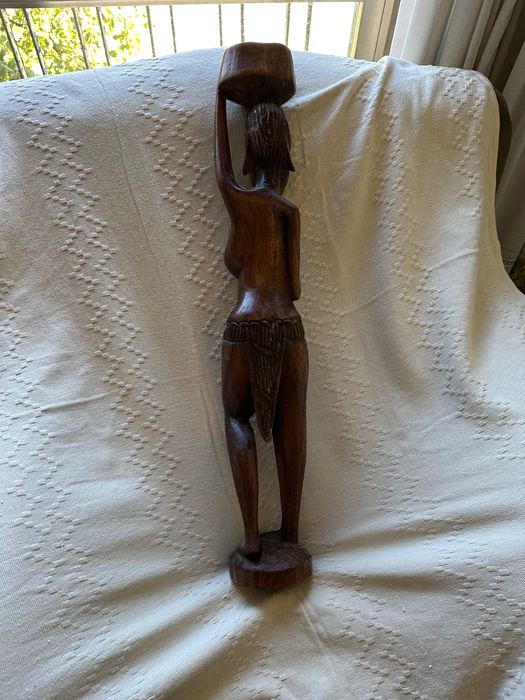 Estátua africana pau preto