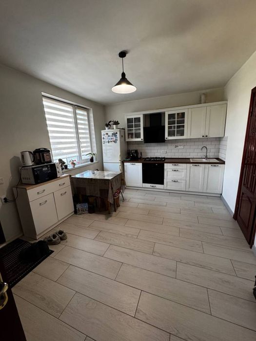 Великий світлий будинок з ремонтом, з підвалом та мансардою 37681