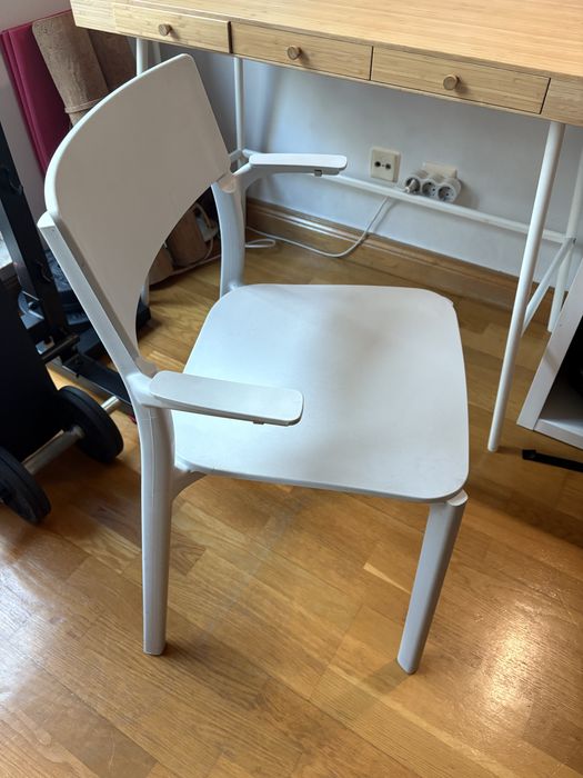 Cadeira cinzenta Ikea