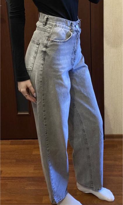 Джинси у сірому кольорі