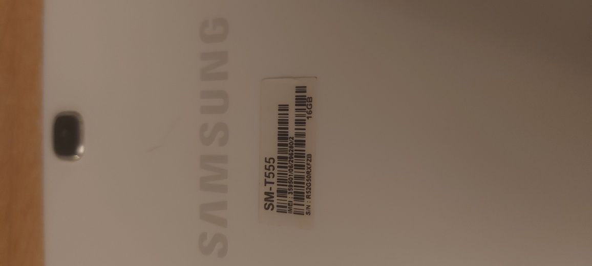 Samsung Galaxy Tab A SM T555 stan wizualny jak nówka. Bialy