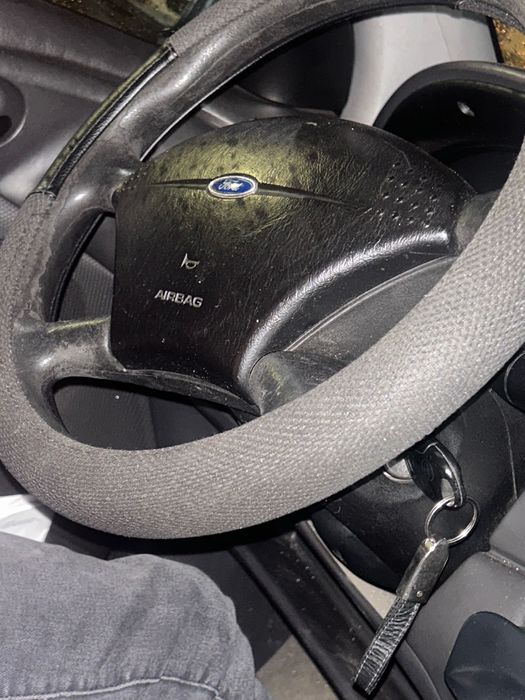 Carrinha ford de 5 lugares