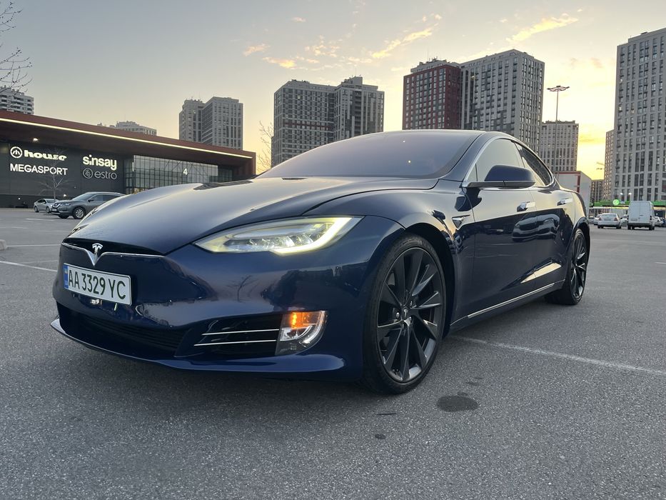 Оренда аренда автомобіля Tesla S 75D