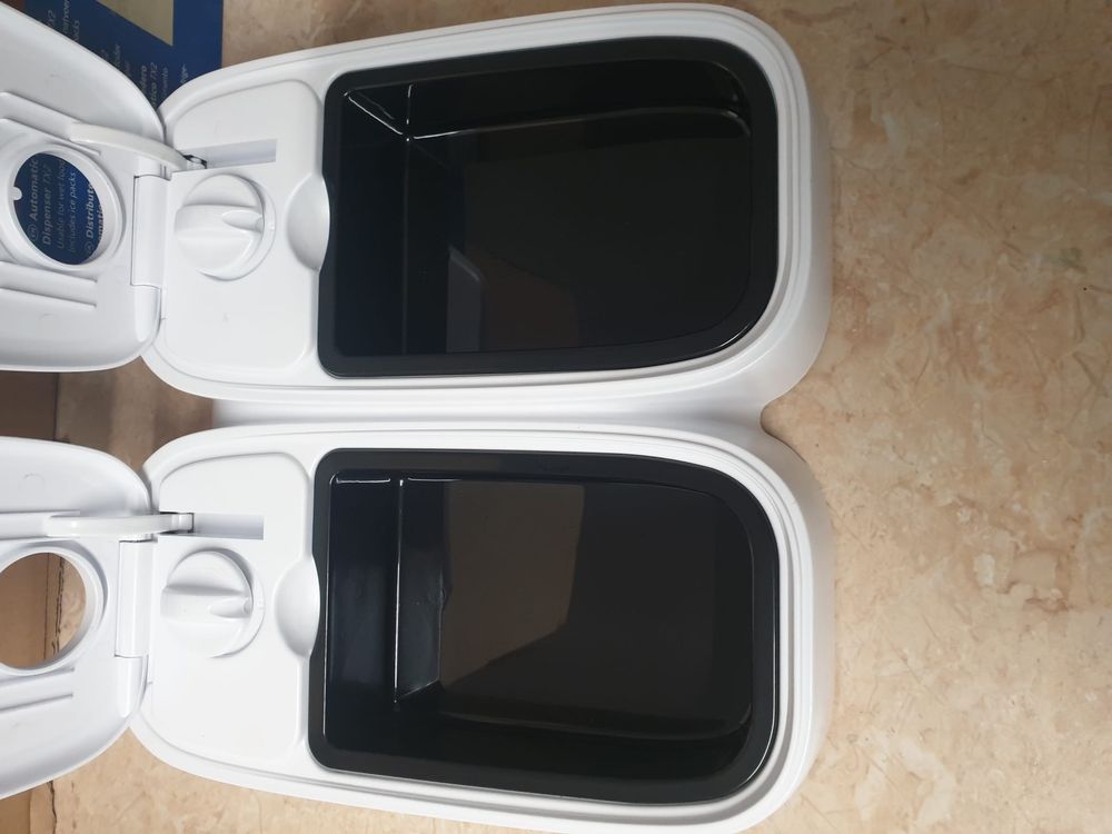 Trixie TX2 automat na karmę  Pojemność: 2 x 300 ml