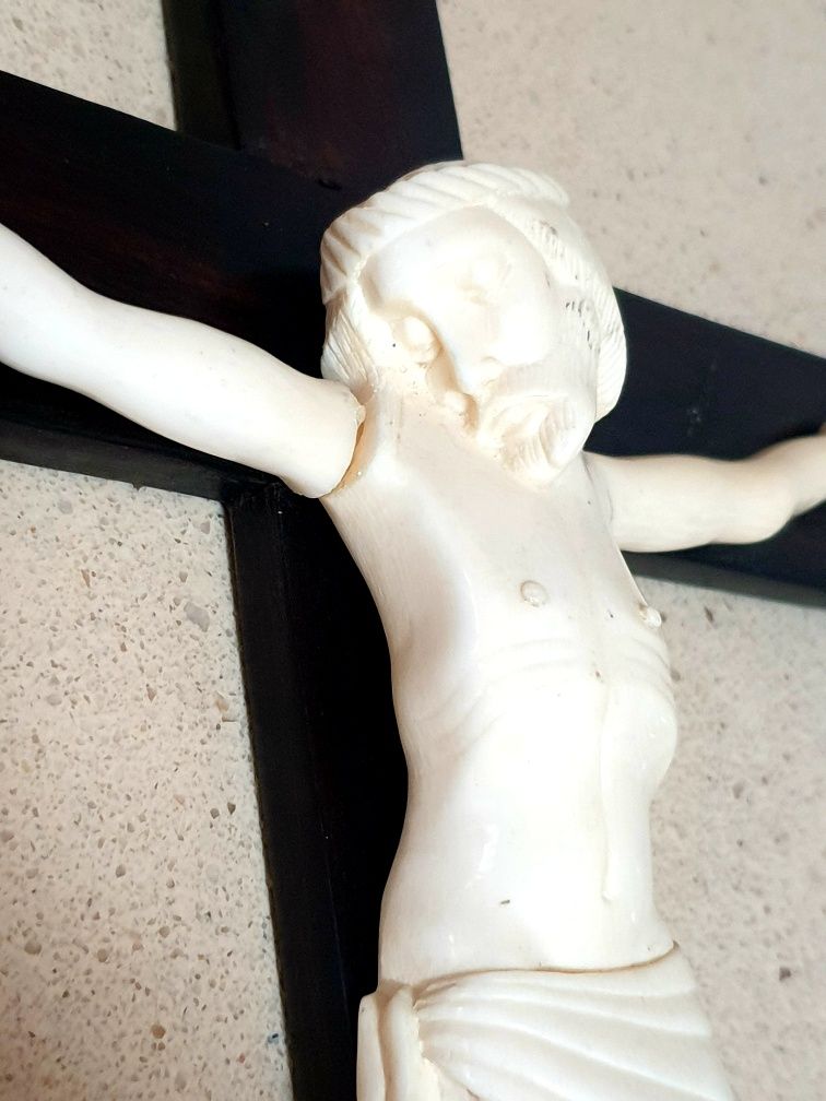 Para restauro: antigo crucifixo com  preciosa escultura de Cristo