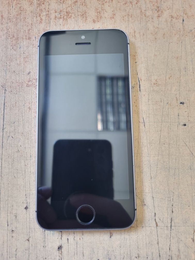 iPhone SE 64GB Space Grey
