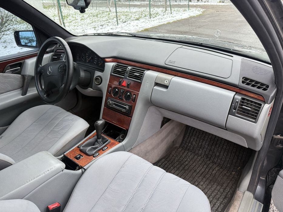 Мерседес w210. E200