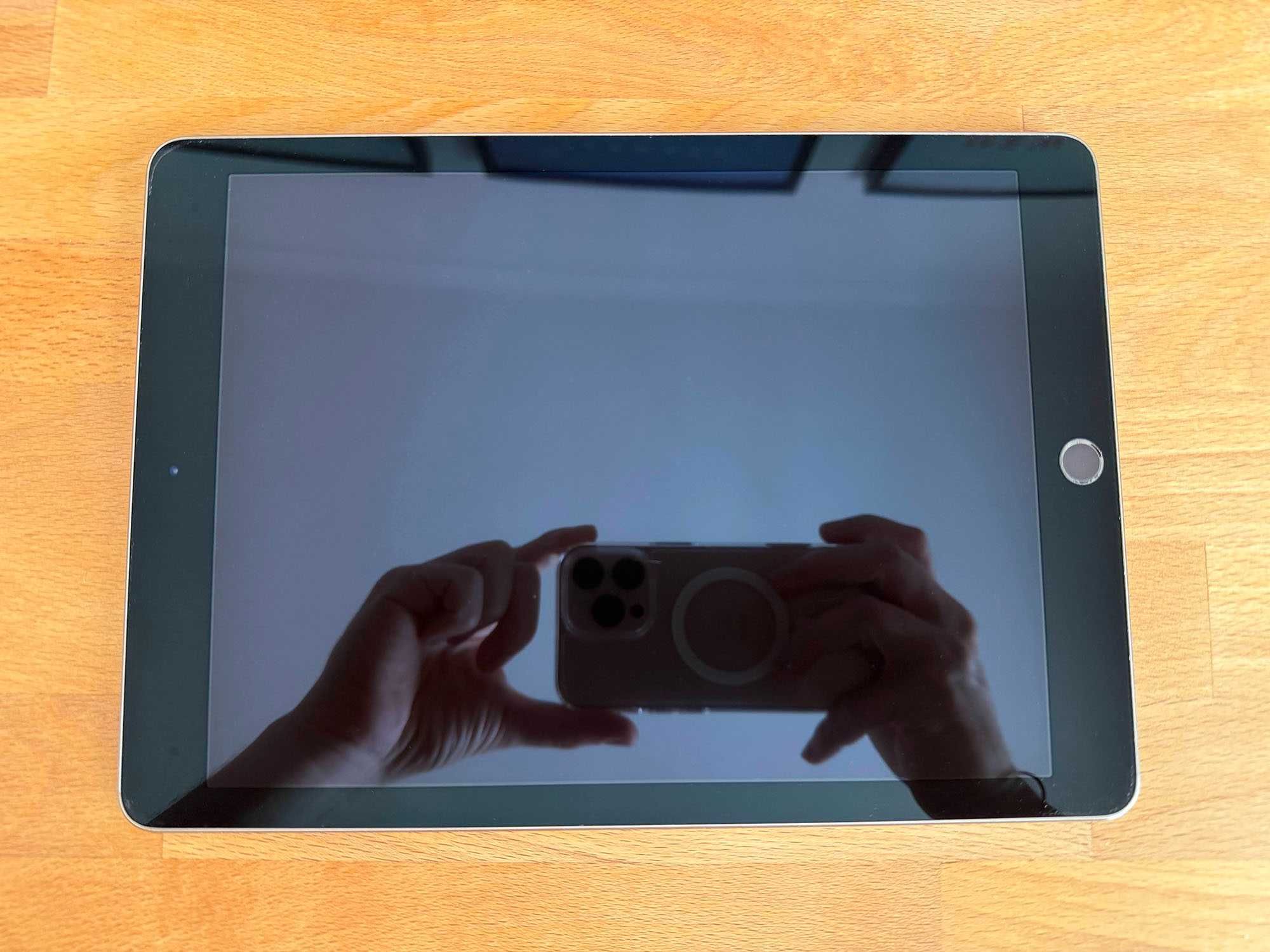 iPad 9.7 (2016) Wi-Fi 32GB + Capa Stand + Carregador Original