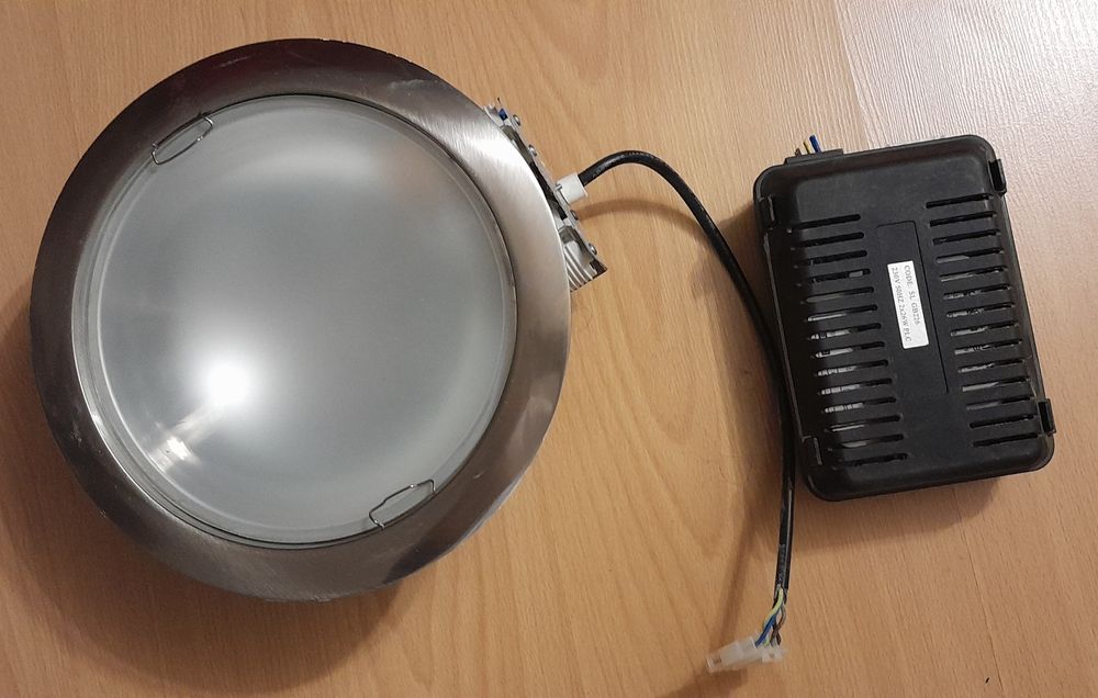 Aplique de teto e transformador incluído