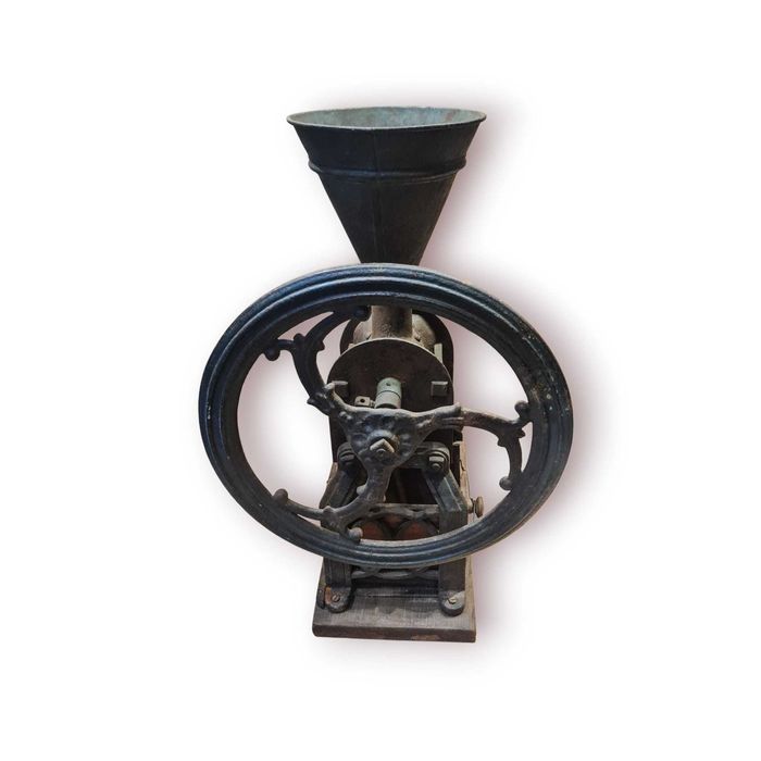 Moinho Manual Antigo em Ferro Fundido e Madeira – 60×42 cm