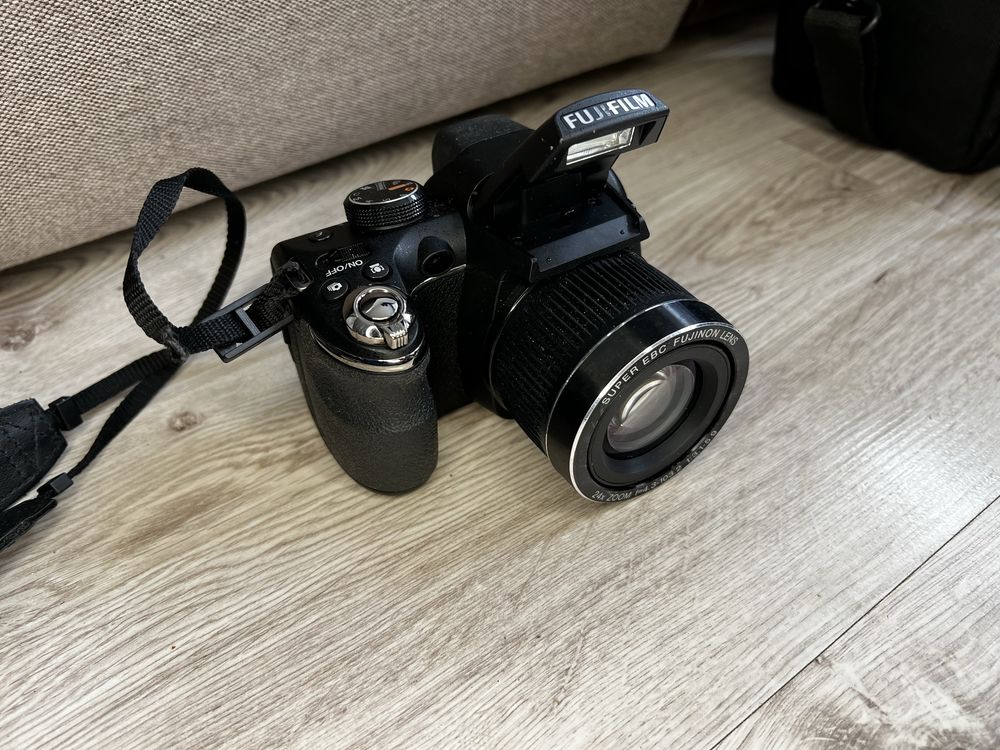 Цифровой фотоаппарат fujifilms3200