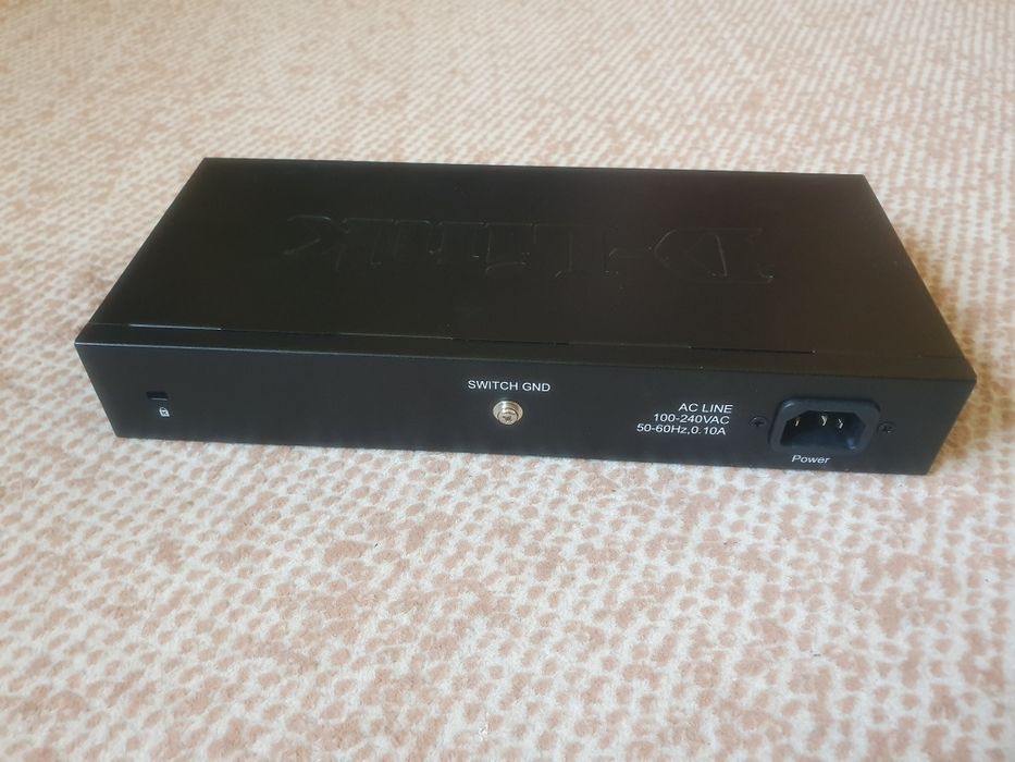 D-Link DES-1024D - 24 portowy niezarządzalny Switch Fast Ethernet NOWY