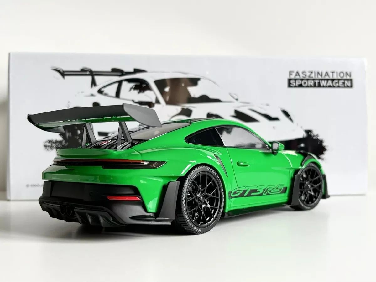 Minichamps 1:18 porsche 911 (992) GT3 RS ano 2023