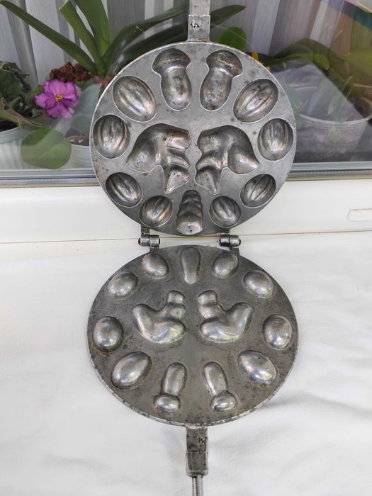 Форма для випічки, горішниця з білочкою радянських часів орешница