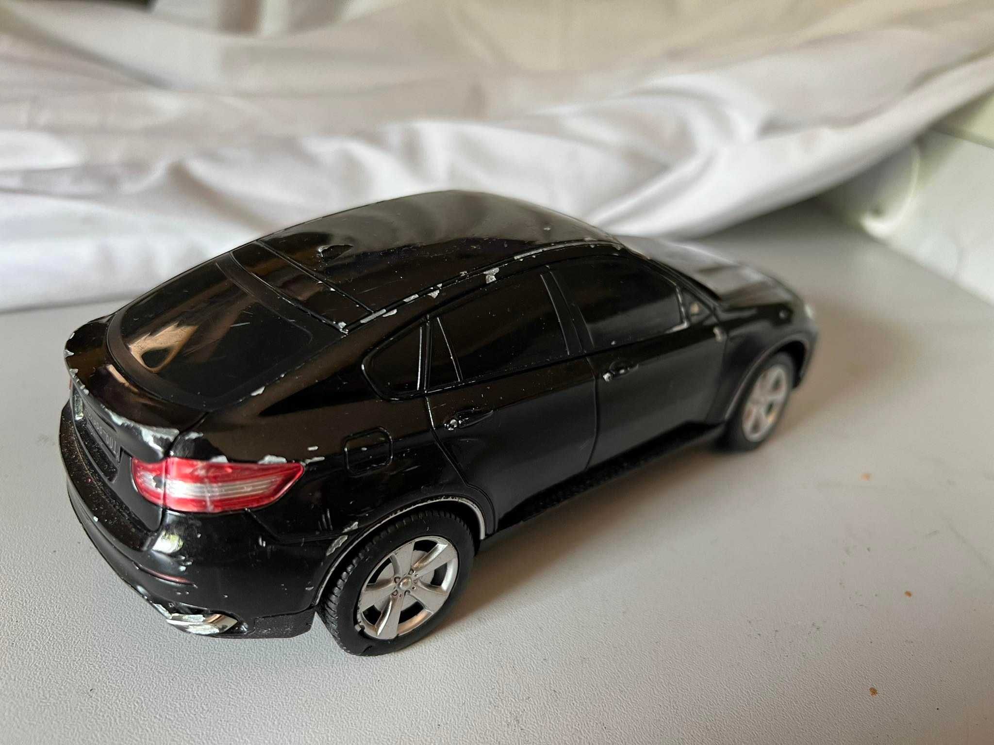 Samochód model czarny BMW X6 skala 1:24