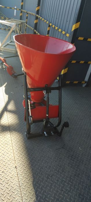 Розкидувач добрив насіння та піску Шип РУМ 100