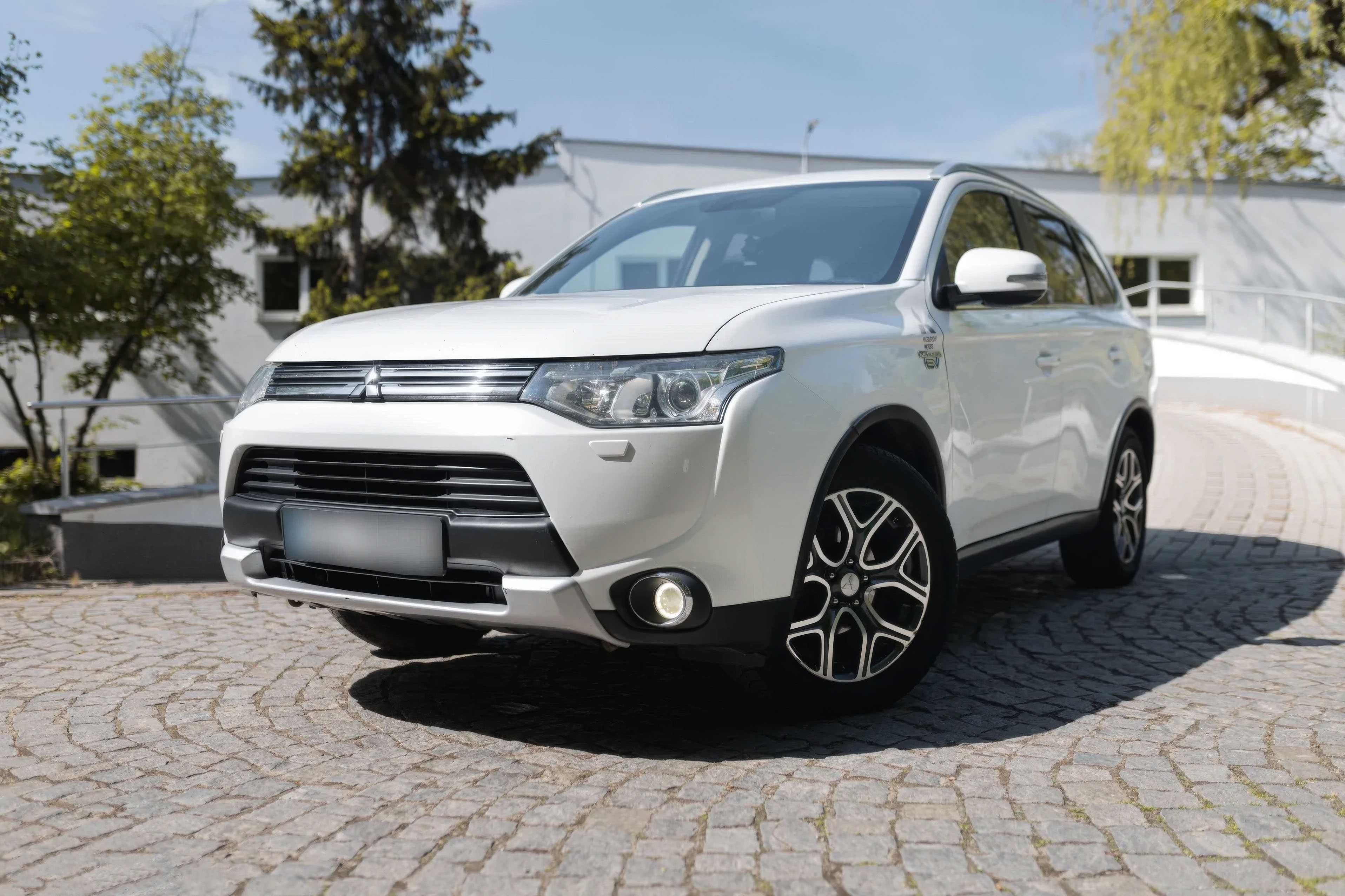Mitsubishi Outlander PHEV 2015