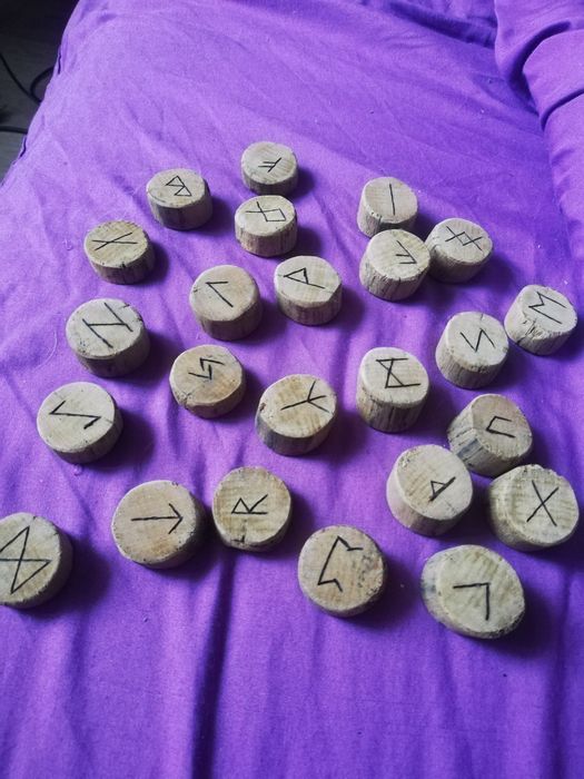 Набір рун з натурального дерева - 24 шт. ( ручна робота)