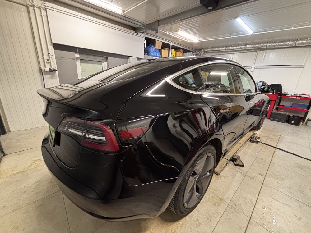 Tesla model 3 pełny Autopilot