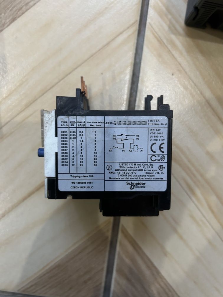 Wyłączniki , Styczniki Schneider Electric, Siemiens