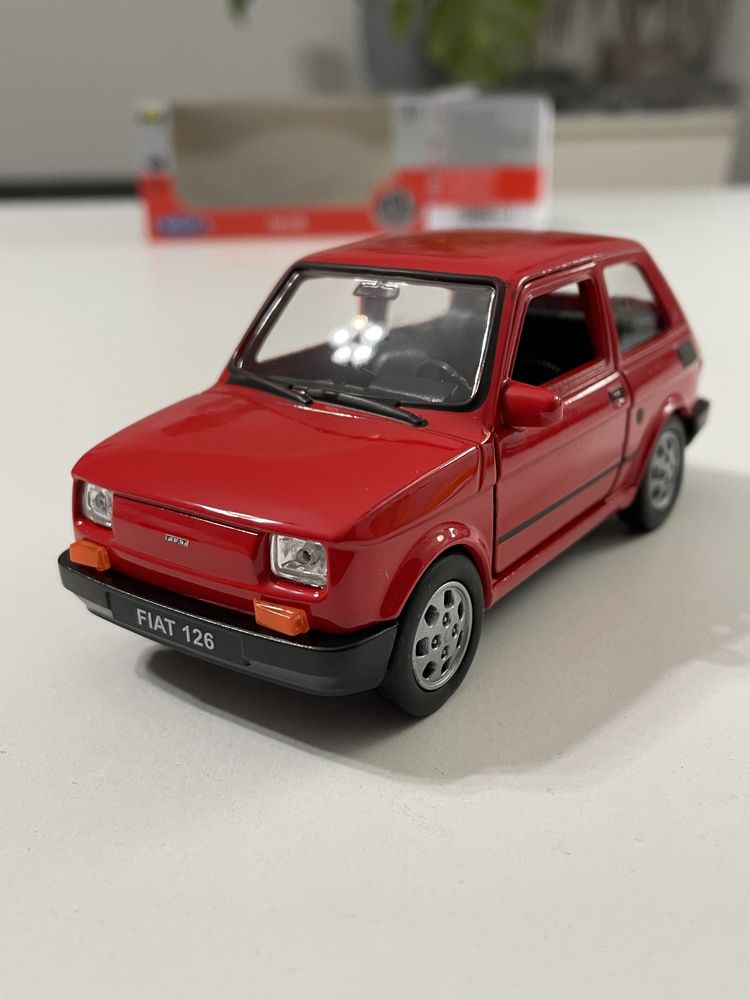 Model Fiat 126P Maluch czerwony 1/34 Welly PRL kultowe auta 126 1:34 F