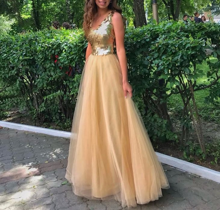 Сукня на випускний