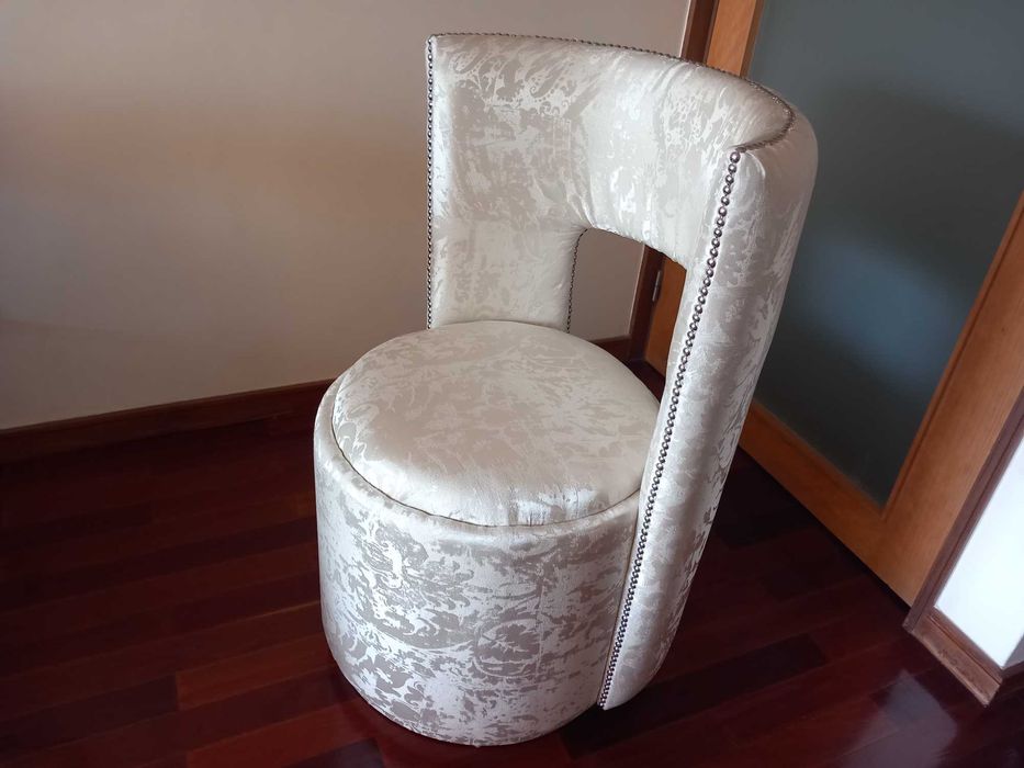 Poltrona clássica nova