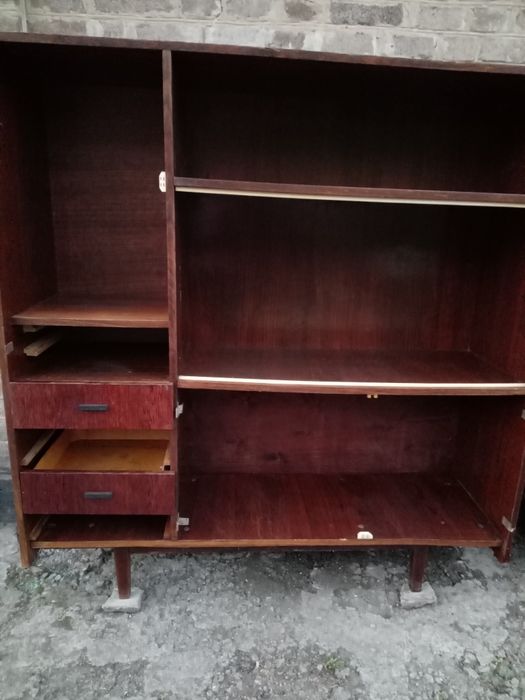 .  Продам 2 шкафа  * свалява*.800гр.