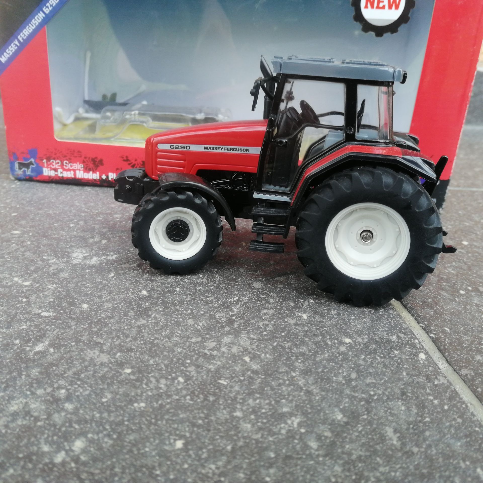 Traktorek massey ferguson 6290 ertl /britains 1 :32, nie siku, wiking