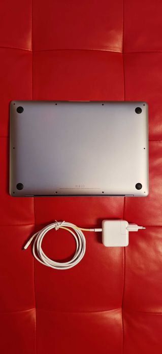 MacBook Air 13” 2020 | Apple M1 | 256 GB SSD | Portátil Leve e Fiável