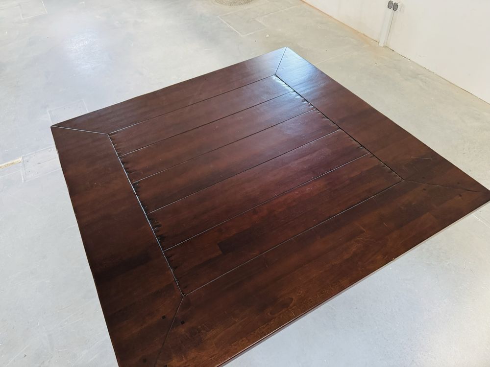 Duży dębowy, kwadratowy stół belgijskiej marki HH 150cmx150cm,wys.78cm