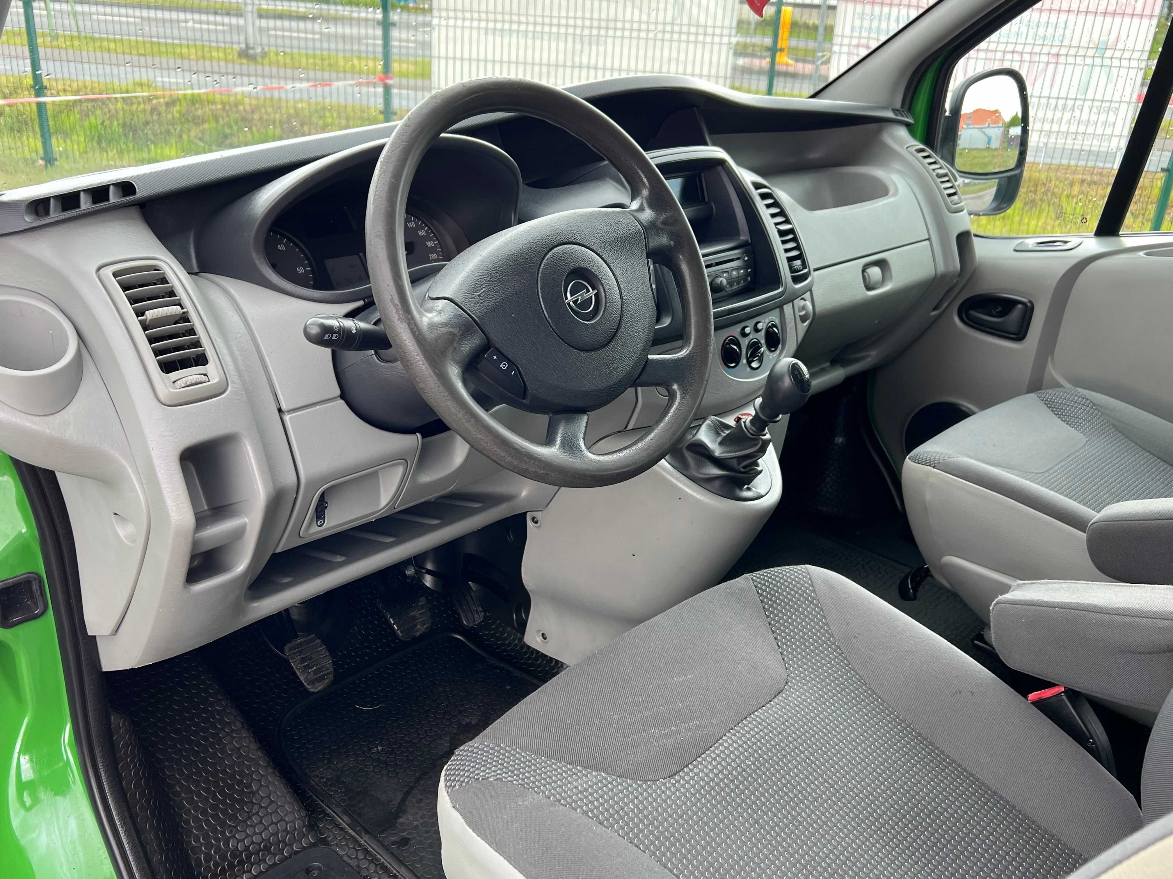 Opel Vivaro 2.0 CDTI 2013 rok, dubel kabina, wersja długa Long, 5 osob