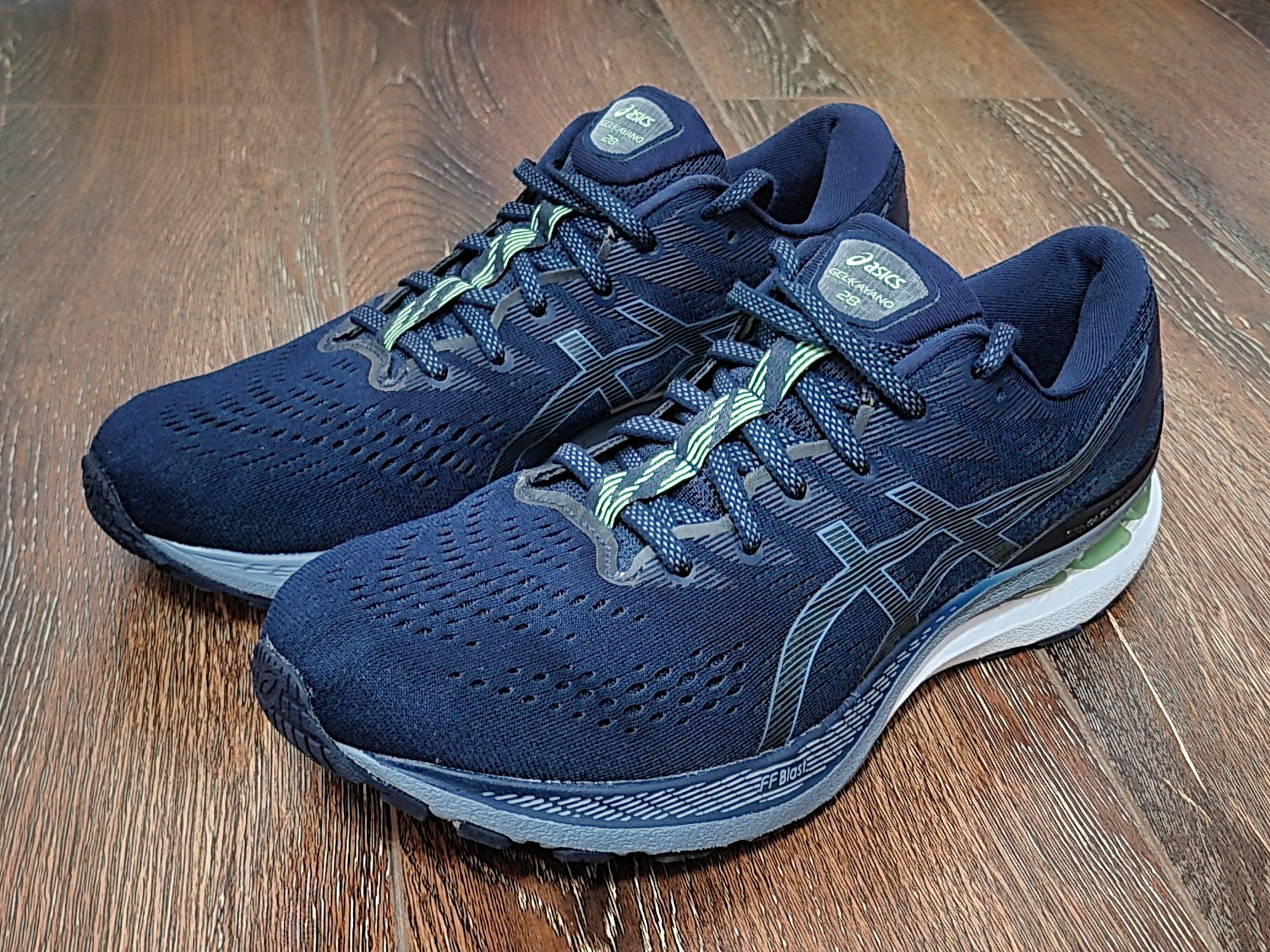 Оригінал 100% чоловічі кросівки asics gel kayano 28  eur 44