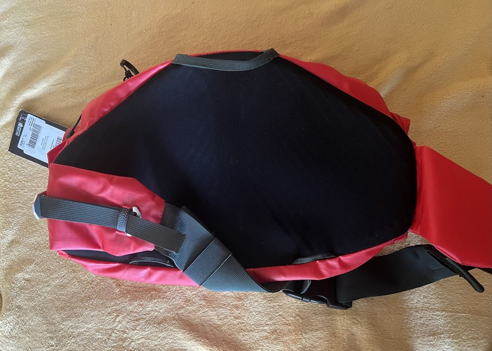 Nerka The North Face Undercover Sou Kuu, 12l, Czerwono-zielona