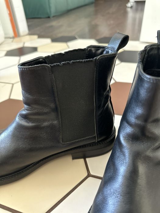 Чорні шкіряні черевики