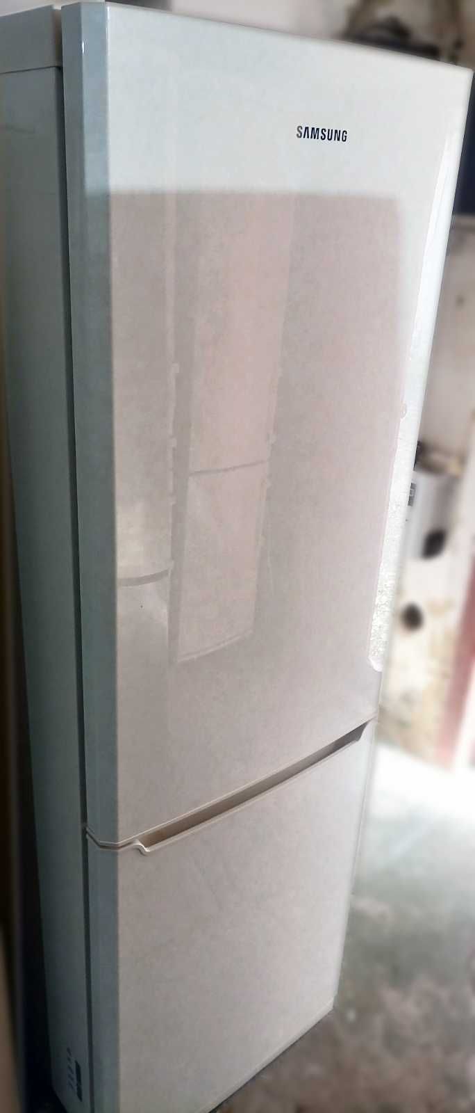 Холодильник Samsung  Асортимент / Доставка