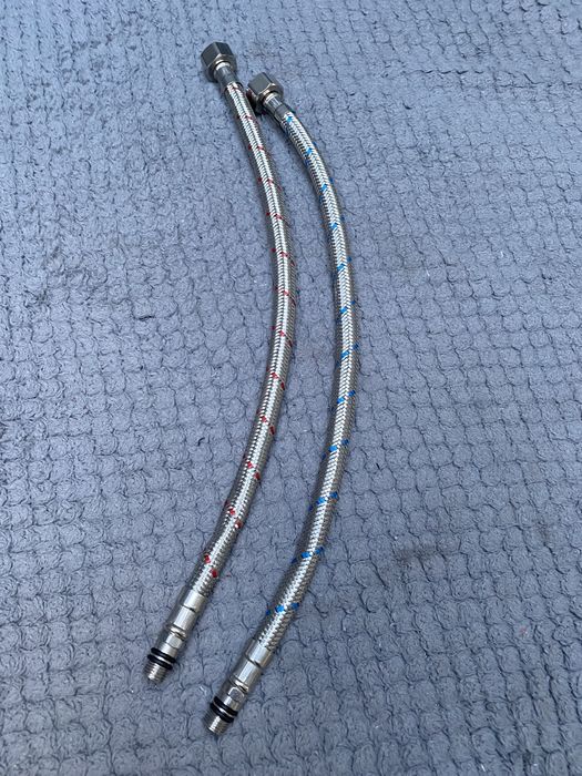 Sprzedam Dwa nowe wężyki przylaczeniowe do baterii o dlugosci 35 cm
