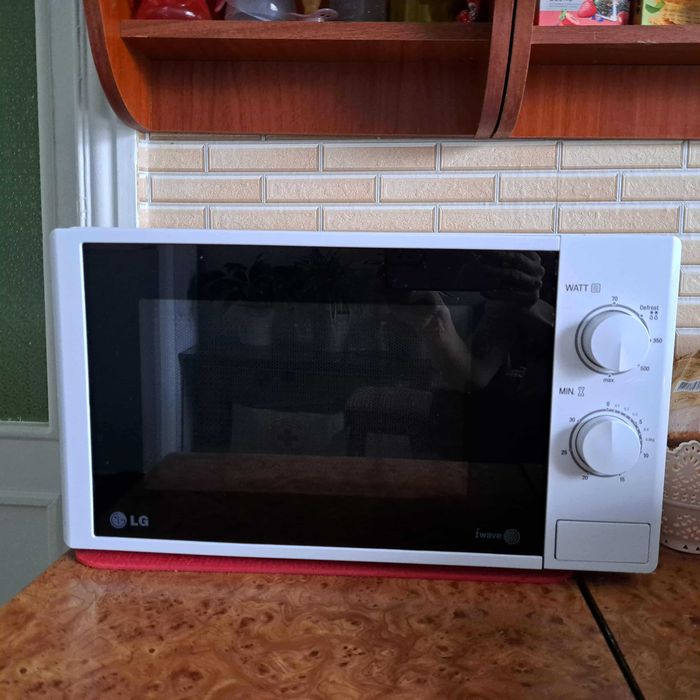 Микрохвильова піч (микроволновка LG)