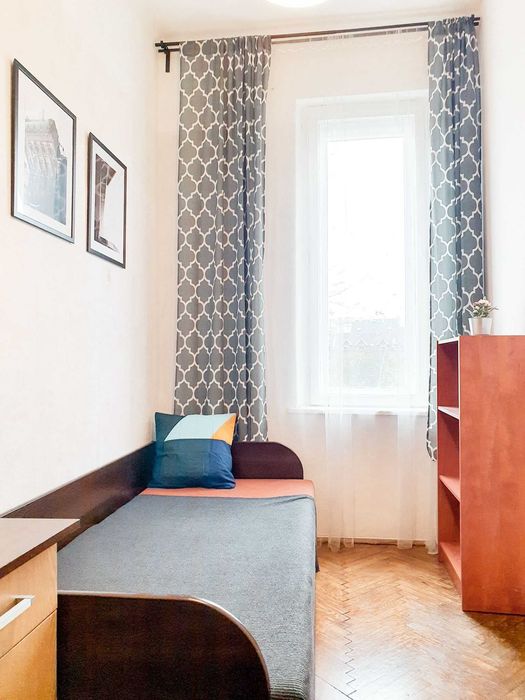 Pokój Centrum Pl. Inwalidów Józefitów Królewska AGH UP UKEN UJ balkon