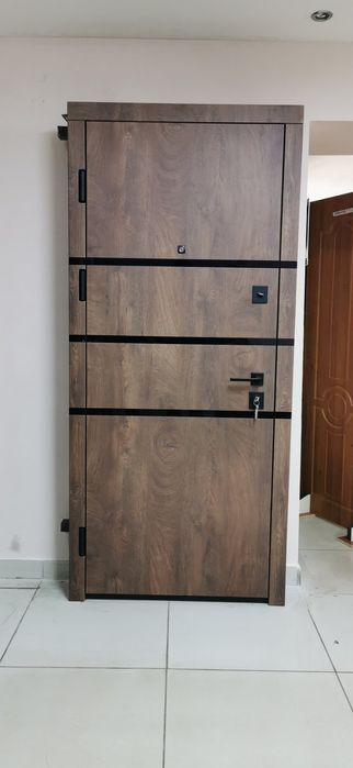 Двери входные метталические двери,бронированные, стальные,железные