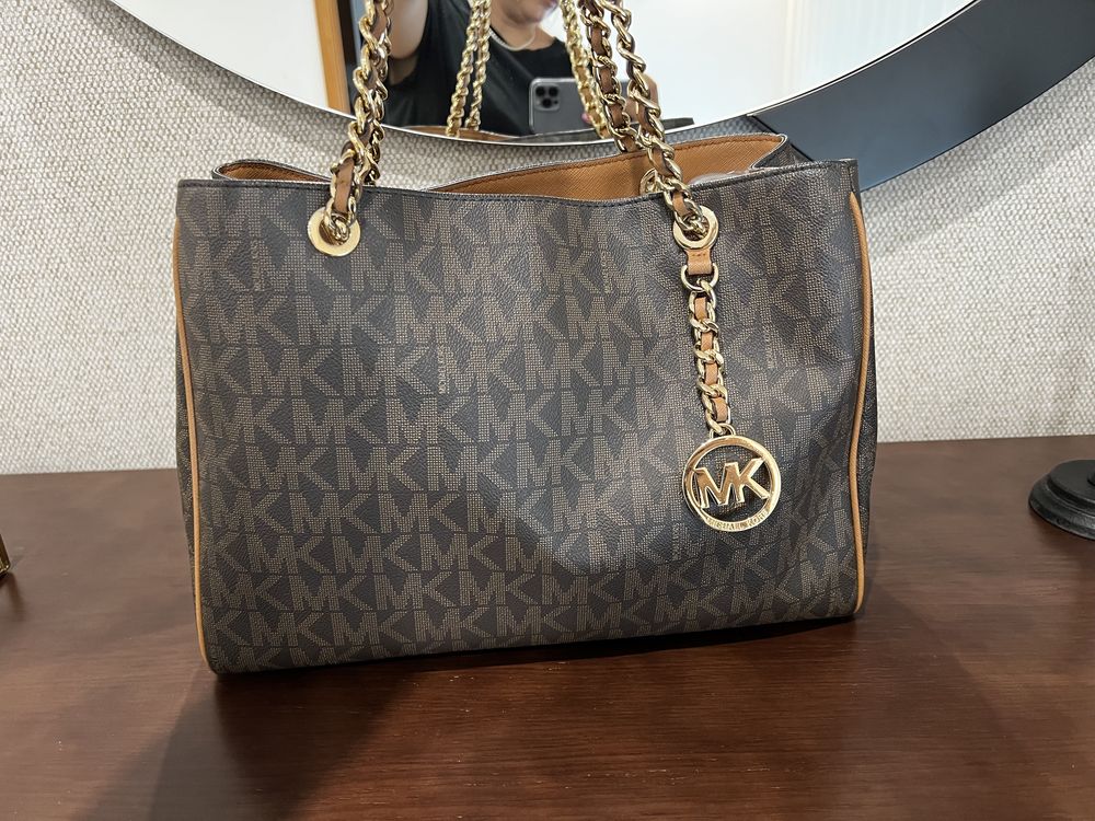 Mala Michael kors padrão clássico castanho