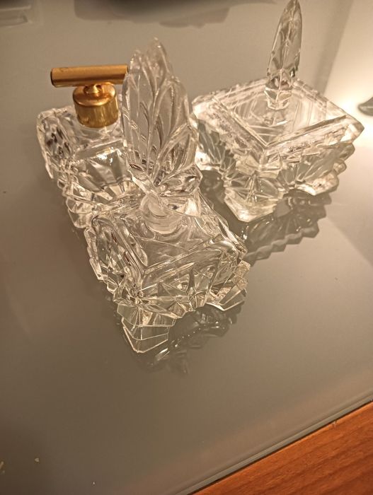 conjunto de 3 frascos de perfume e caixa muito antigos	Vintage*