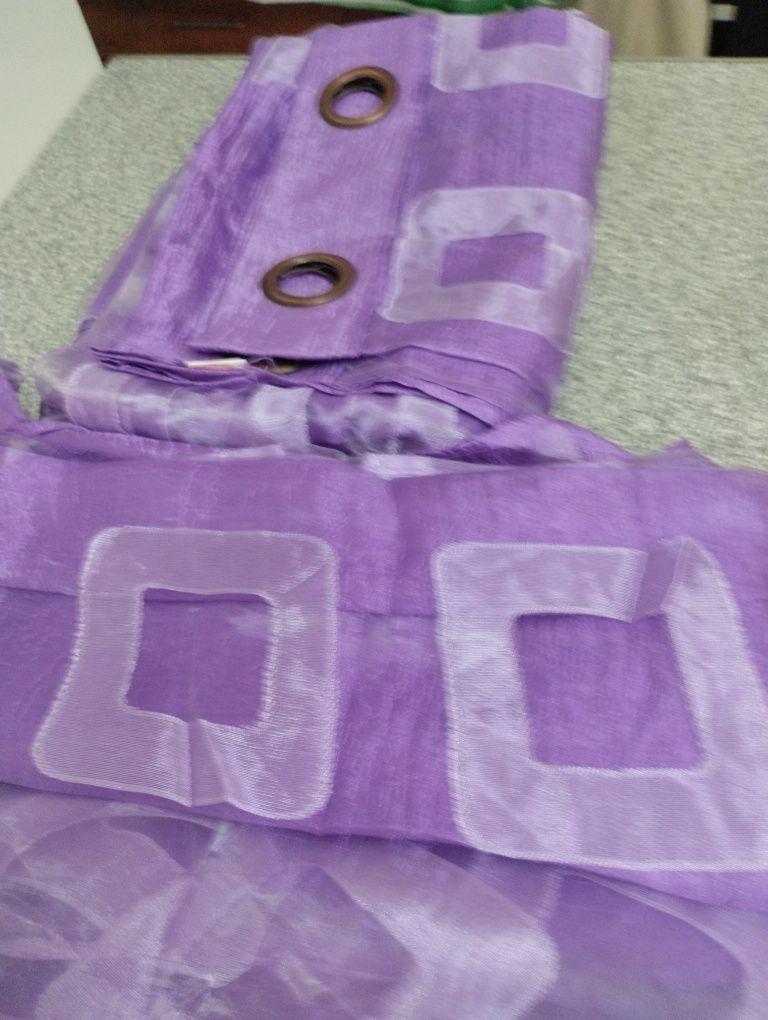 Conjunto de duas cortinas com véu lilás e roxo