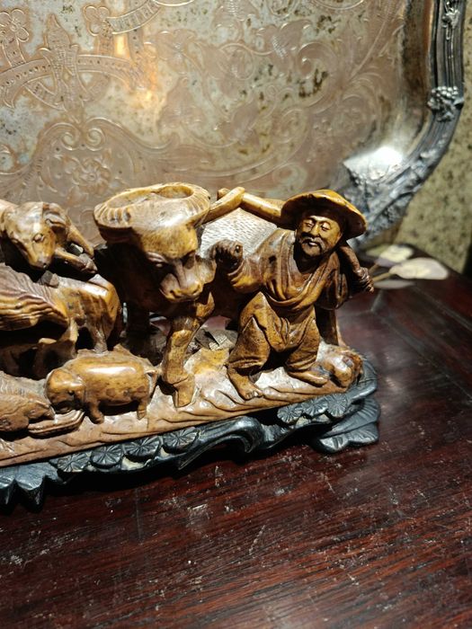 Grupo escultórico pedra-sabão China Dinastia Qing XIX tamarindo 17 cm