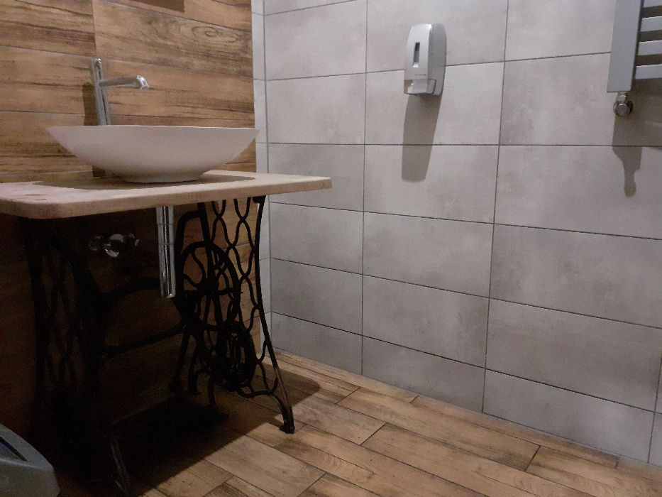 płytkarz, kafelkarz, glazurnik.