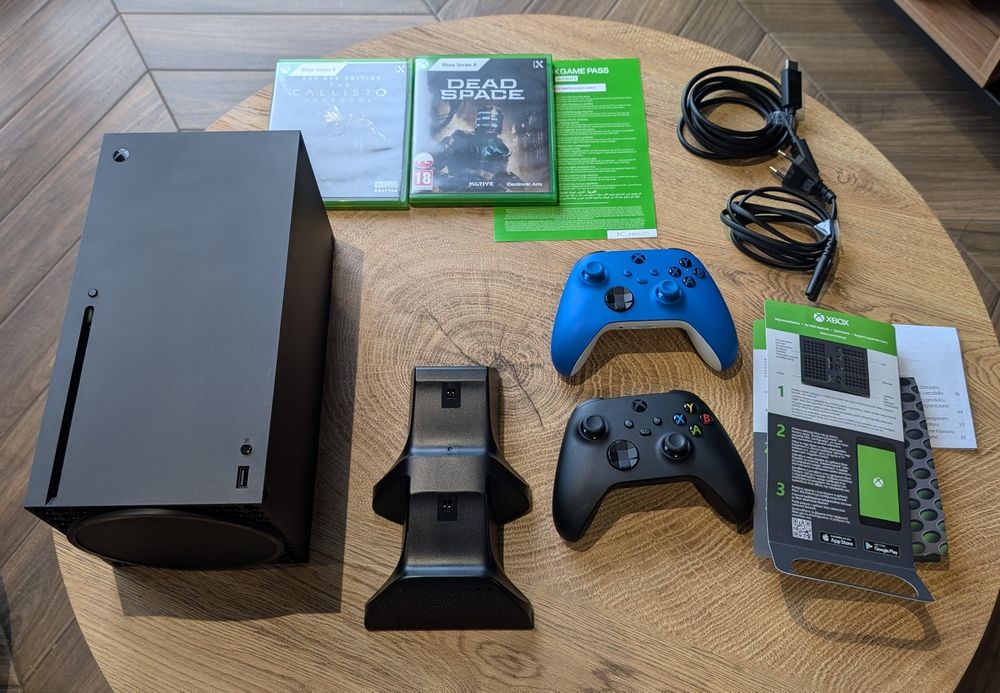 Xbox Series X + 2 pady + 2 gry + stacja + Game Pass Ultimate