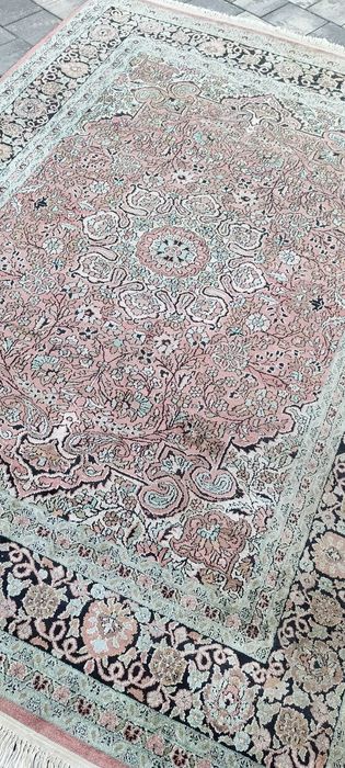 Jedwabny dywan tkany ręcznie 229 x 155 cm perski jedwab