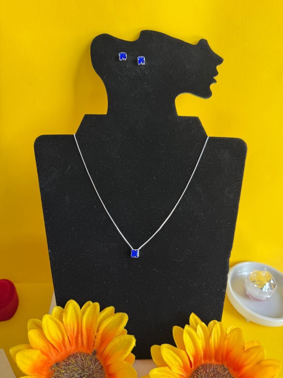 Conjunto folheado a prata,  com zirconia azul, semijoia de qualidade